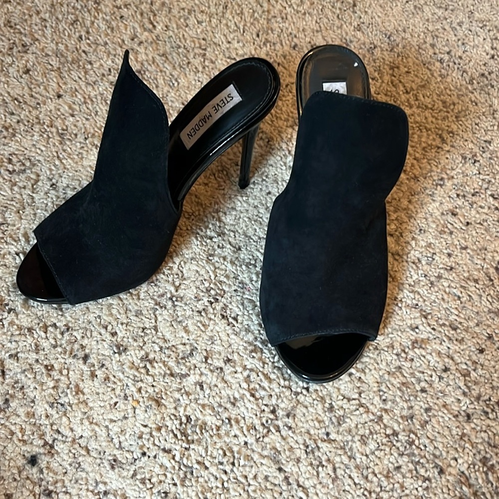 Black suede Steve Madden slip on heels